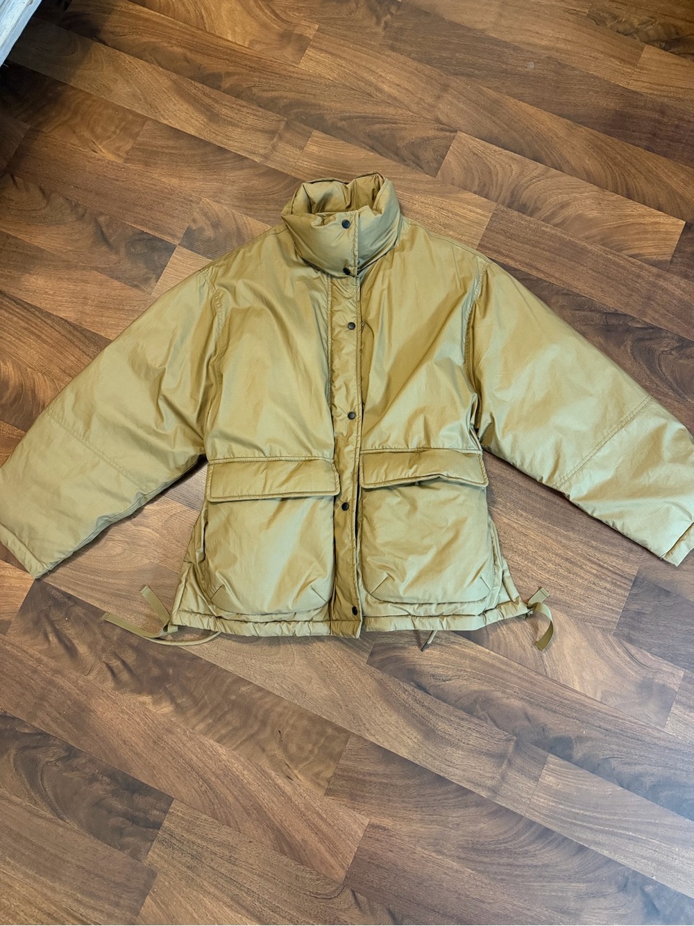 Zara Women's Puffer Jacket in Olive